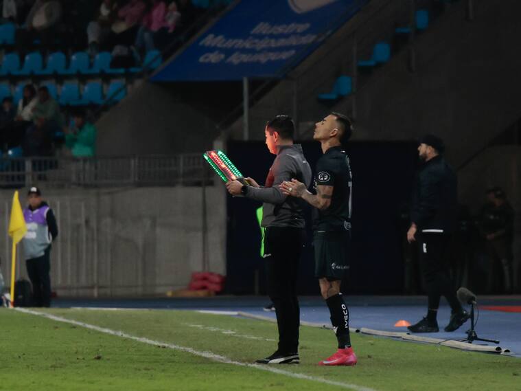 Eduardo Vargas volvió a jugar en el fútbol chileno