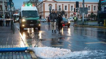 Continúan trabajos en estación de Línea 3 del Metro de Santiago: autoridades llaman a tener precaución por evacuación de agua hacia la calzada