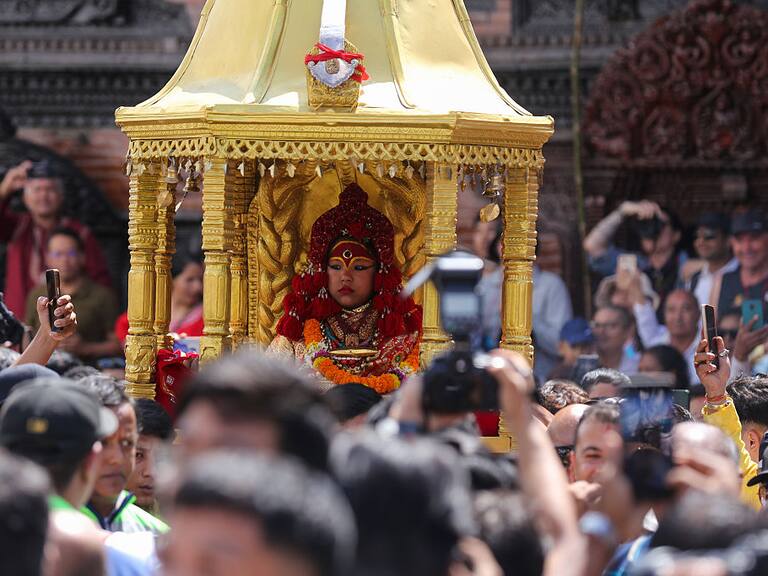 De niña a deidad: la pequeña de 2 años y 8 meses que fue declarada “diosa” en Nepal