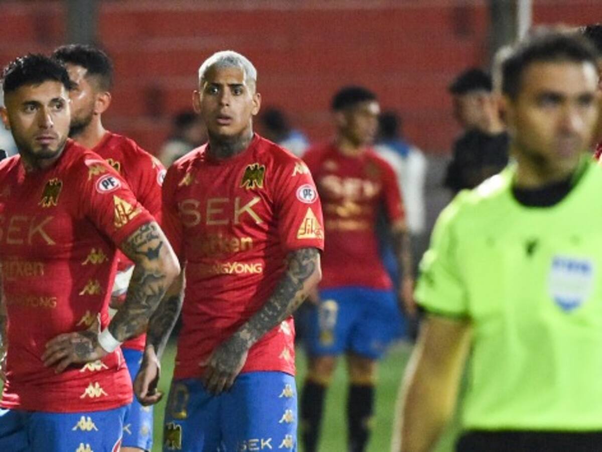 Rodrigo Piñeiro apunta contra el arbitraje chileno tras empate ante la UC: «Pasan cosas raras que nos perjudican»