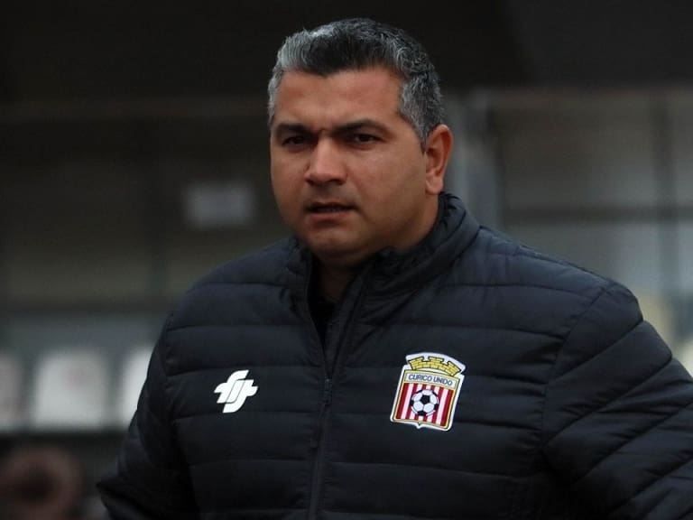Curicó Unido renovó su vínculo con el entrenador Damián Muñoz por las próximas dos temporadas