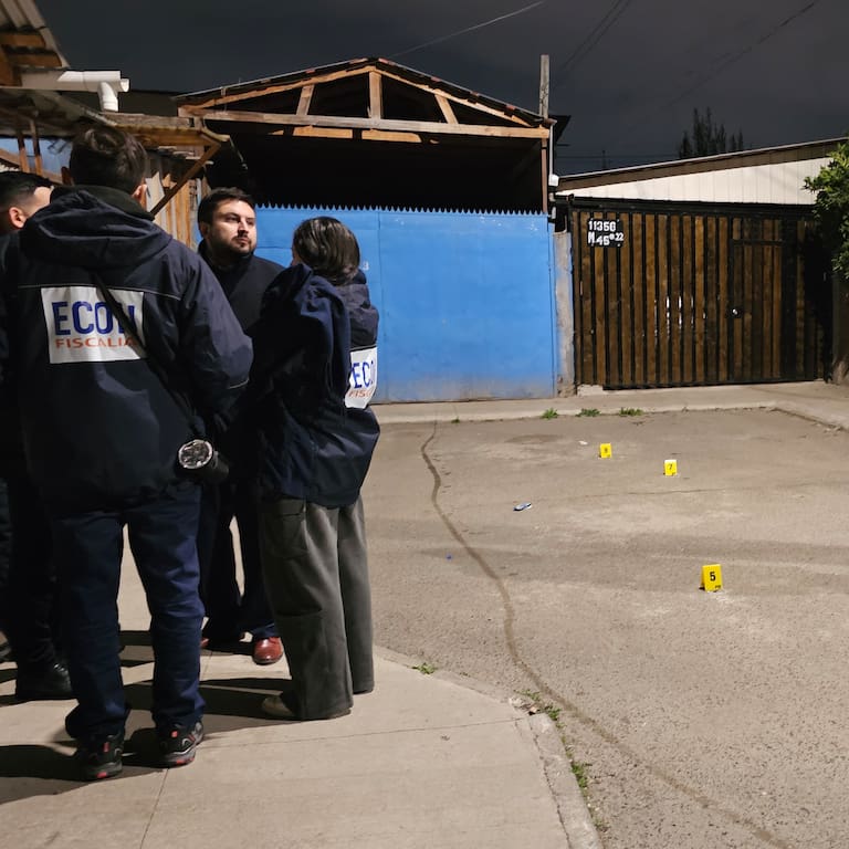Investigan ataque a balazos contra una vivienda en El Bosque: mujer quedó en riesgo vital
