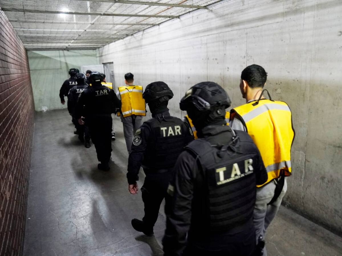 Tras ser extraditados de EE. UU.: Gendarmería detalla las medidas de seguridad para detenidos por crimen de Ronald Ojeda
