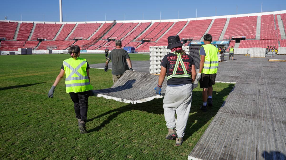 “El estadio no tiene ninguna responsabilidad”: IND desmiente a productora del recital de Shakira por ‘desnivel en el suelo’