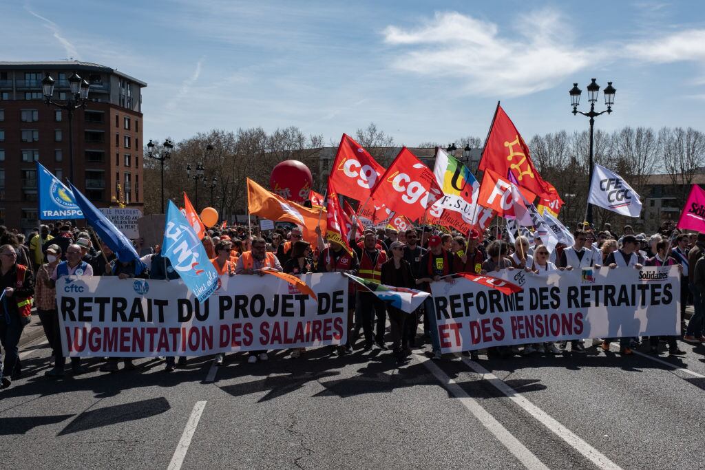 Sindicatos marchan contra la reforma de Macron en Toulouse de Francia