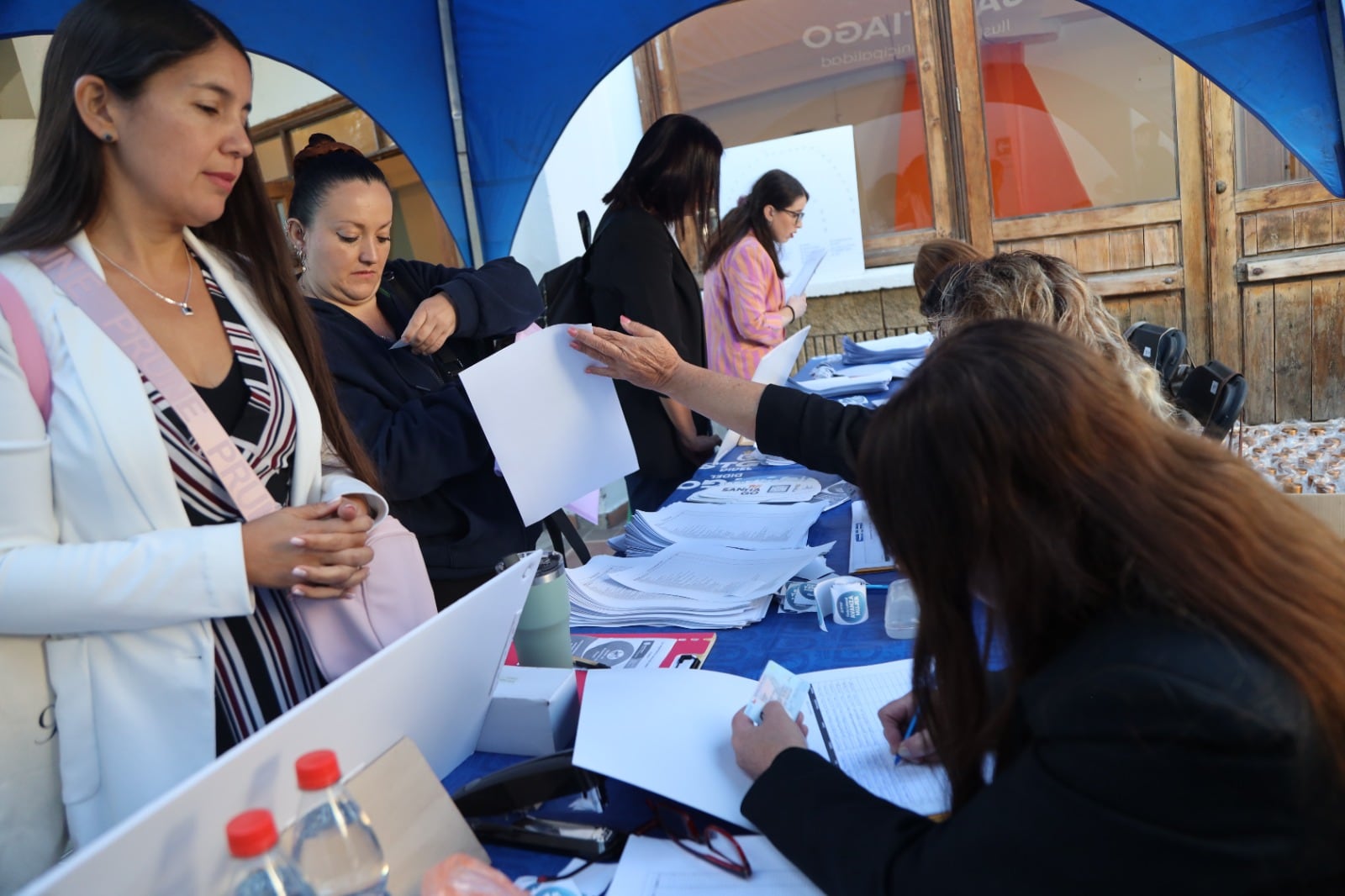 Santiago lanza feria laboral con 1.700 vacantes exclusivas para mujeres