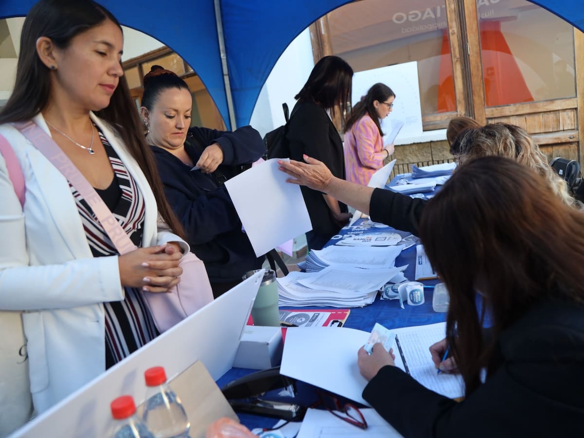 Santiago y Trabajando lanzan feria laboral con 1.700 vacantes exclusivas para mujeres