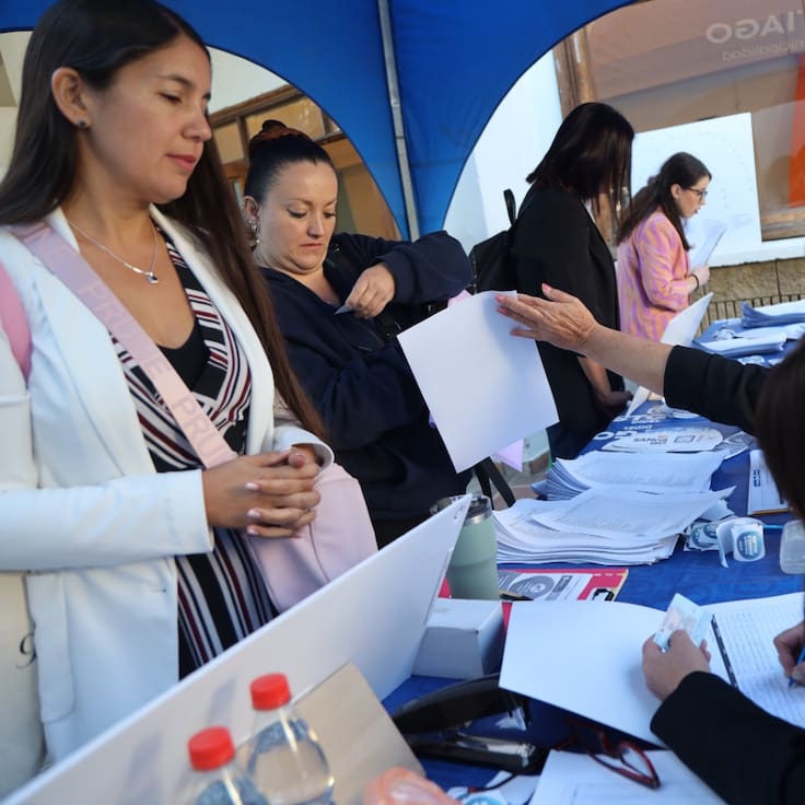 Santiago y Trabajando lanzan feria laboral con 1.700 vacantes exclusivas para mujeres