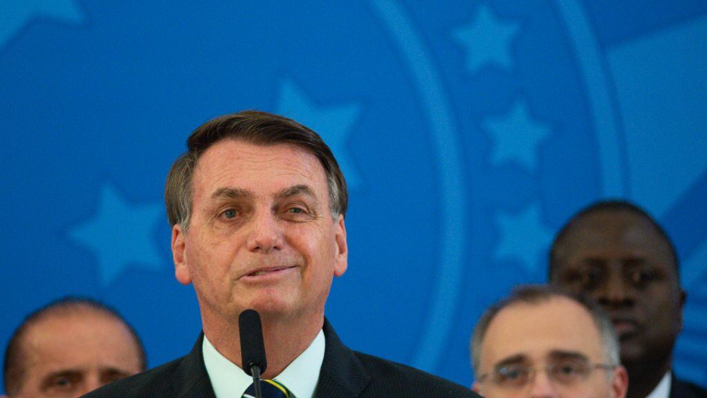Jair Bolsonaro da una rueda de prensa