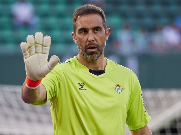 Las sentidas palabras de Claudio Bravo a Erick Wiemberg tras el fallecimiento de su hija recién nacida