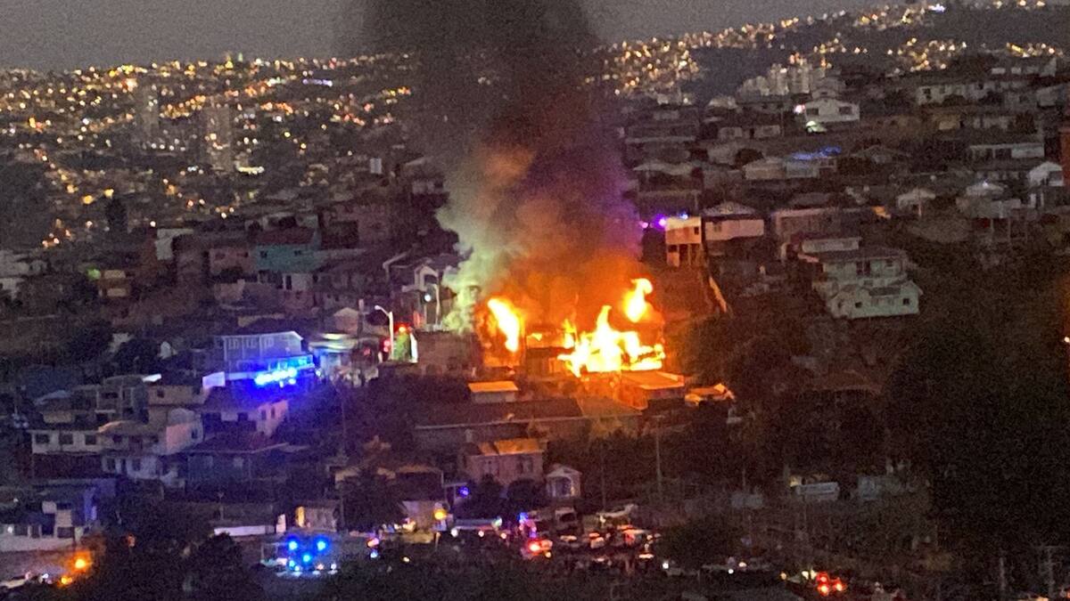 Incendio en Cerro Mariposa en Valparaíso