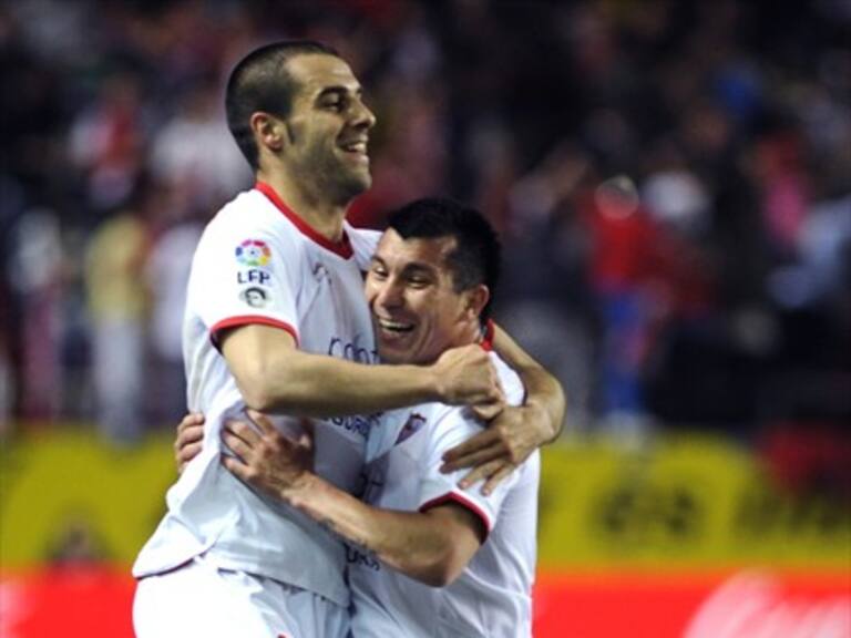 Gary Medel despide a Álvaro Negredo, que partió a Emiratos Árabes