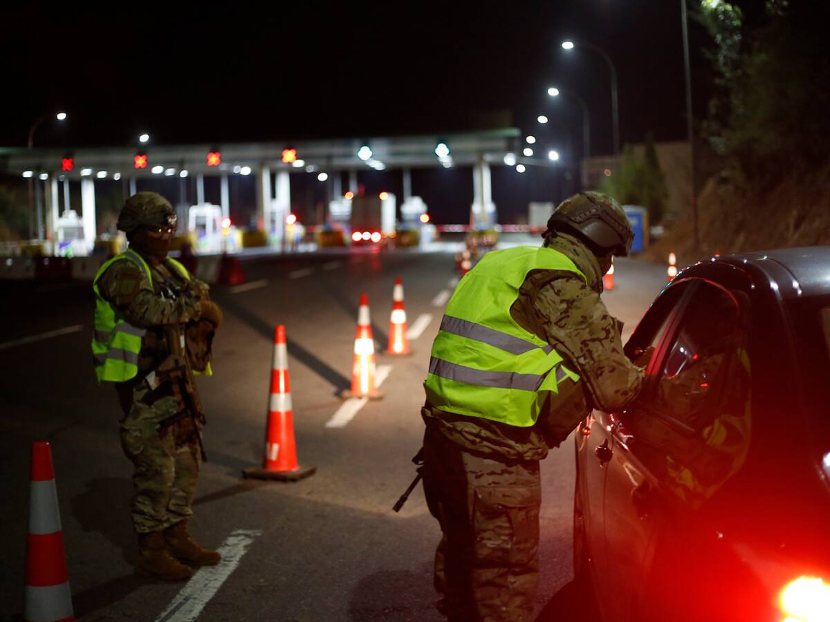 Carabineros cursó 400 infracciones en las últimas 24 horas por no cumplir el toque de queda
