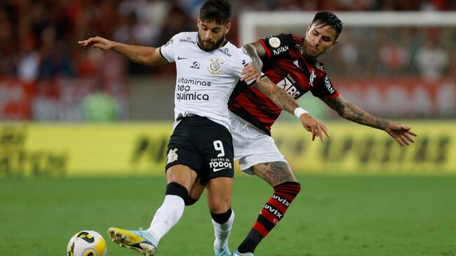Vidal y Pulgar fueron titulares en la derrota de Flamengo ante Corinthians