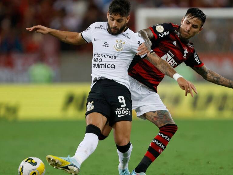 Vidal y Pulgar fueron titulares en la derrota de Flamengo ante Corinthians