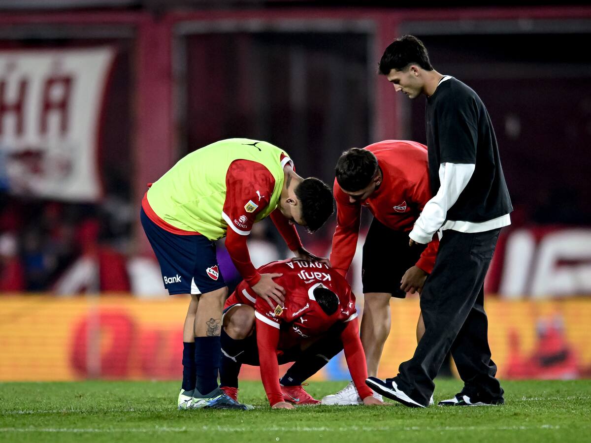 La U atenta: Felipe Loyola enciende las alarmas en Independiente tras salir lesionado en su último partido