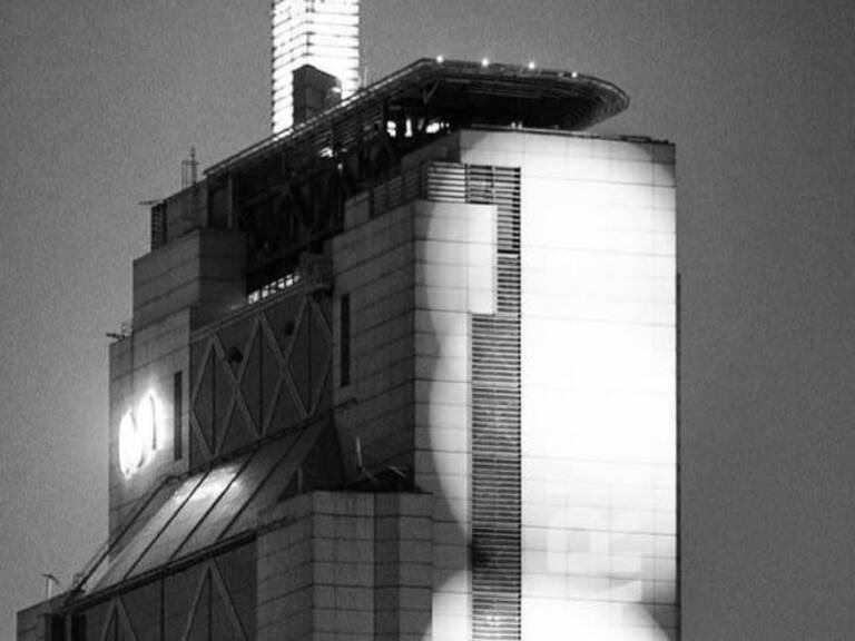 Estudio Delight Lab presentó recurso de protección acusando censura a proyecciones en edificio de Telefónica