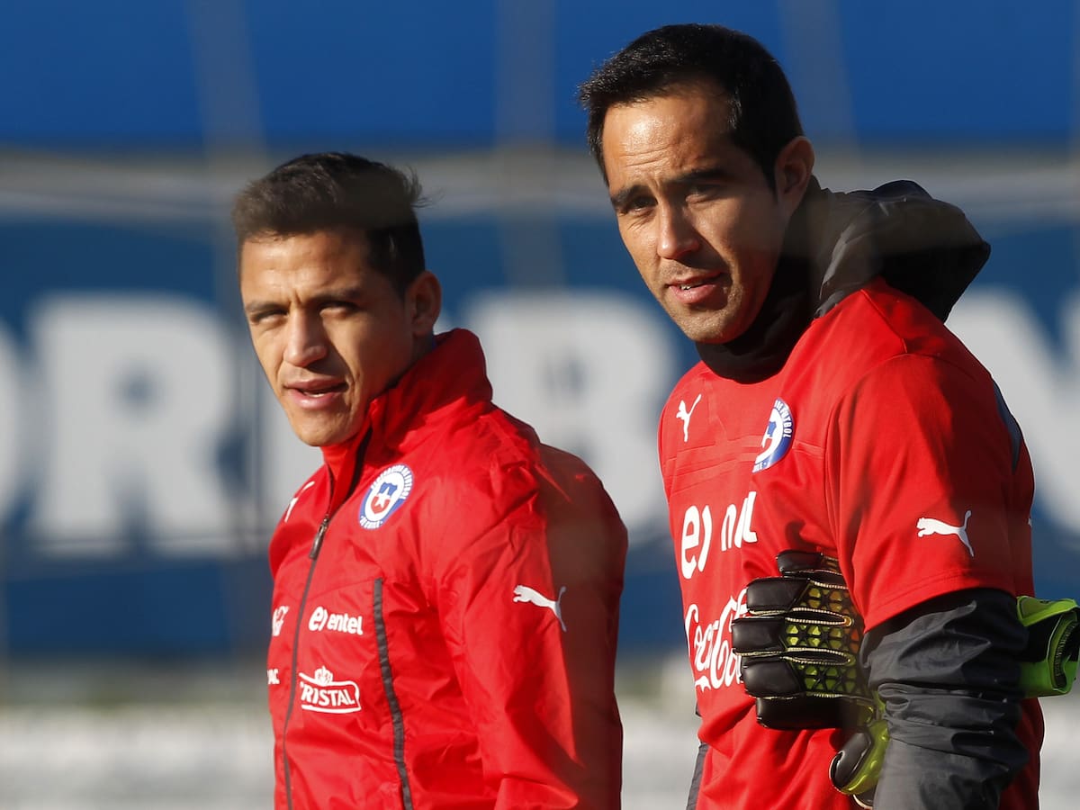 El recado de Claudio Bravo a Alexis Sánchez por su deseo de volver a La Roja: “A esa edad avanzada...”