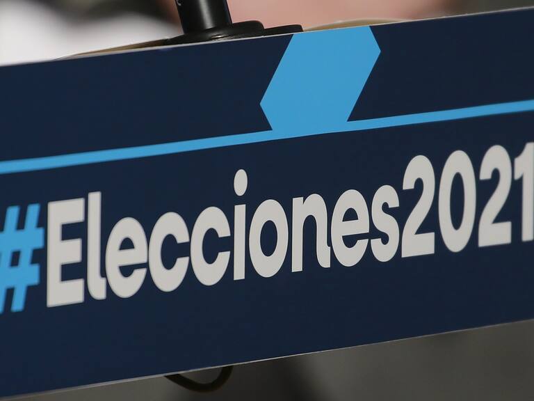 Hija del notario fallecido presentó querella por firmas entregadas al servel