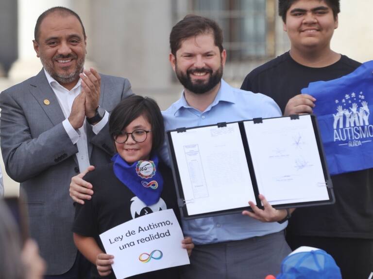 Presidente Boric promulga Ley TEA: «Es un primer paso importante, que abre muchas puertas»