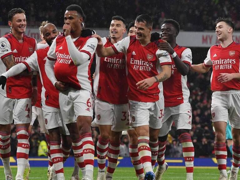 Arsenal sumó cinco triunfos consecutivos y acumula campaña perfecta en la Premier League