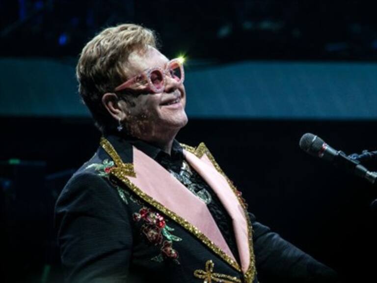 Elton John confesó que tuvo que «volver a aprender a caminar» tras operación por cáncer de próstata