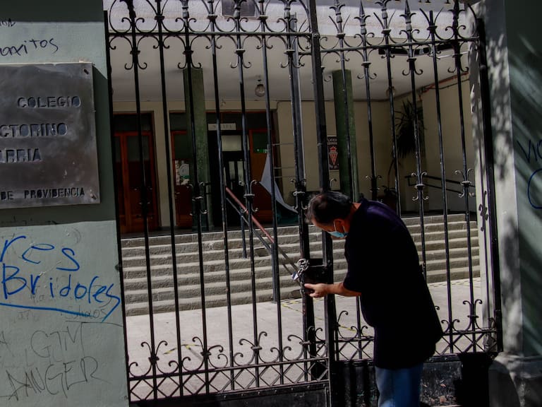 Toma de Liceo Lastarria: municipalidad de Providencia aclara que reintegro de estudiante no tiene vínculo con caso «La Manada»