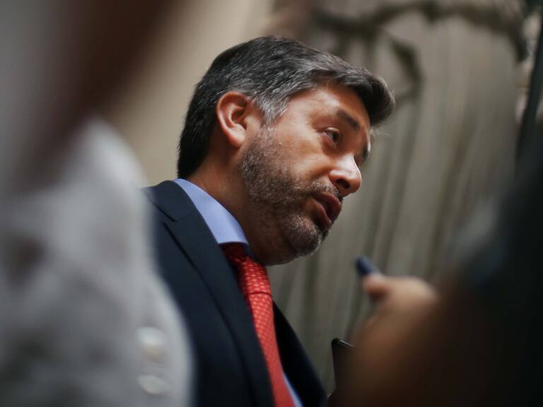 Quién es Daniel Urrutia, el juez que generó polémica al autorizar videollamadas a reos ligados al Tren de Aragua