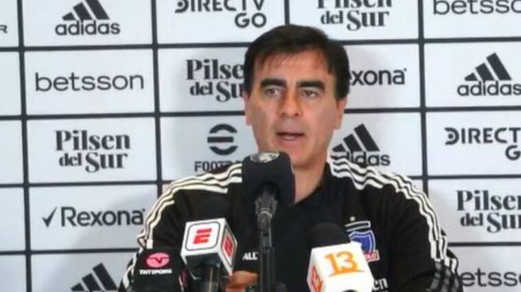 Gustavo Quinteros cierra la puerta a la partida de jugadores en Colo Colo: "No podemos dejar salir a nadie, es imposible"