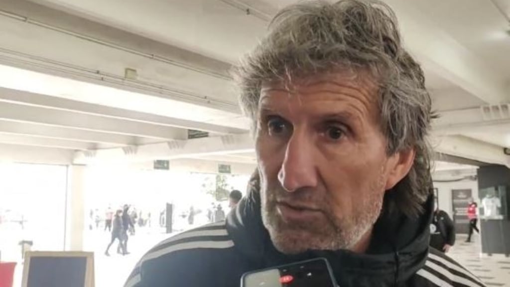 Daniel Morón reconoce interés de Colo Colo en Carlos Palacios: "Esperemos que en algún momento podamos tener un punto de encuentro"
