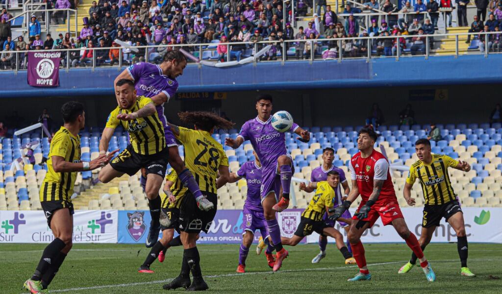 clásico penquista entre Fernández Vial y Deportes Concepción
