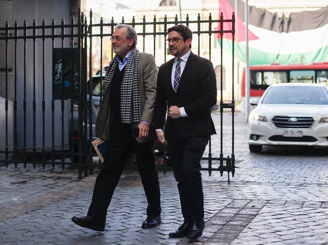 18 de MAYO de 2024 / SANTIAGO
El subsecretario de Redes Asistenciales, Osvaldo Salgado, pone a disposición de la Brigada Investigadora Anticorrupción Metropolitana de la PDI los antecedentes de la investigación por la reducción de listas de espera en el Hospital Sótero del Río.
FOTO: JESÚS MARTÍNEZ / AGENCIAUNO