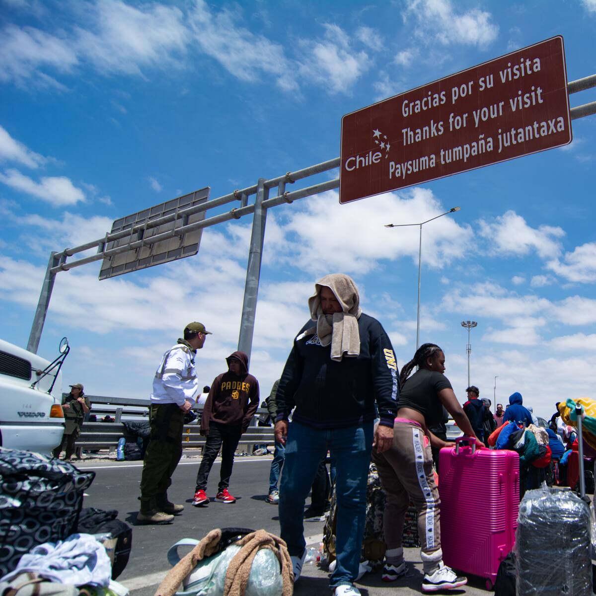 Cadem: mayoría ve negativamente la llegada de inmigrantes y respalda cerrar las fronteras de Chile