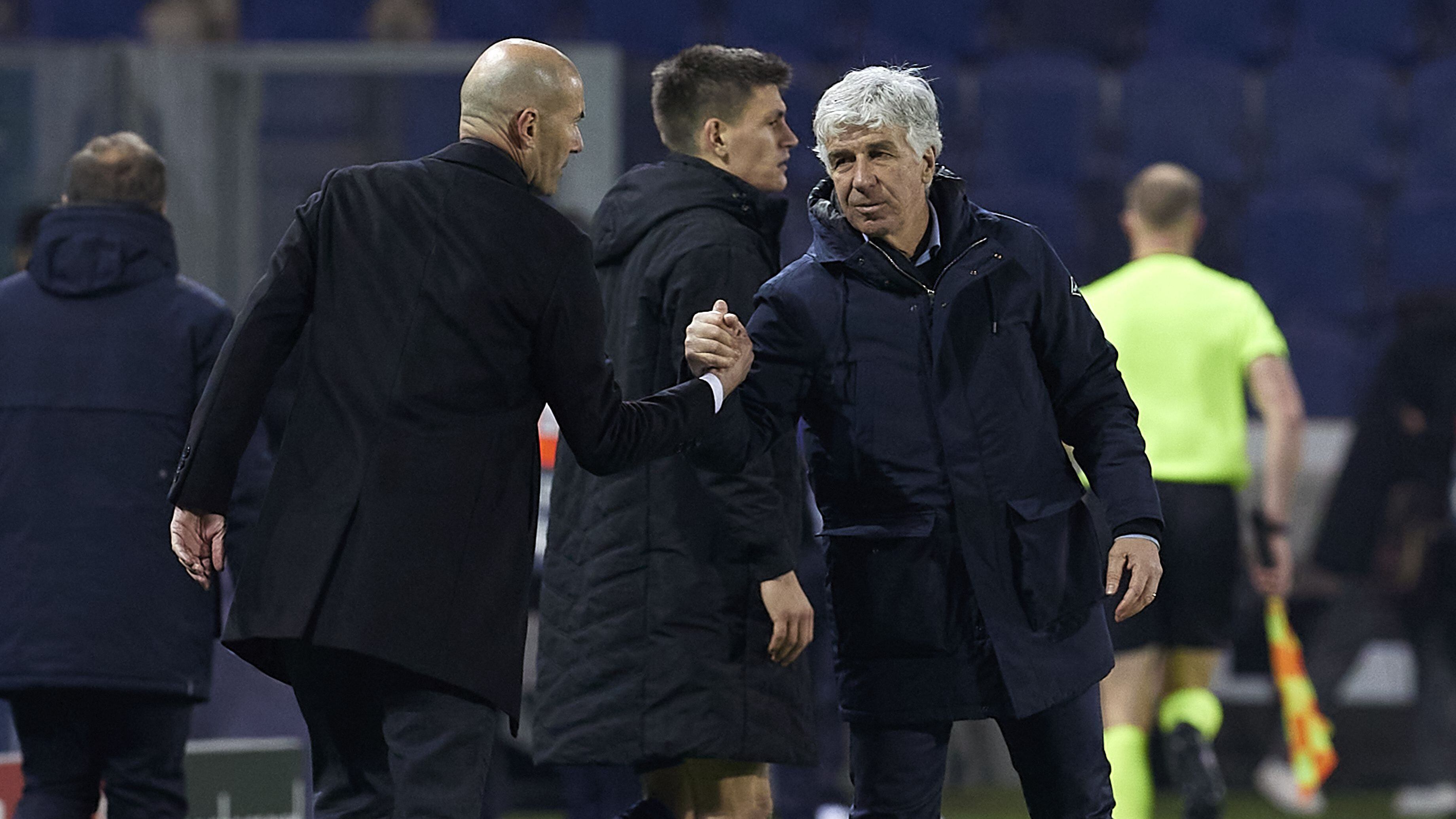 BERGAMO, ITALY - FEBRUARY 24: Gian Piero Gasperini, Manager of Atalanta BC shakes hands with Zinedine Zidane, Manager of Real Madrid after the UEFA Champions League Round of 16 match between Atalanta and Real Madrid at Gewiss Stadium on February 24, 2021 in Bergamo, Italy. (Photo by Emmanuele Ciancaglini/Quality Sport Images/Getty Images)