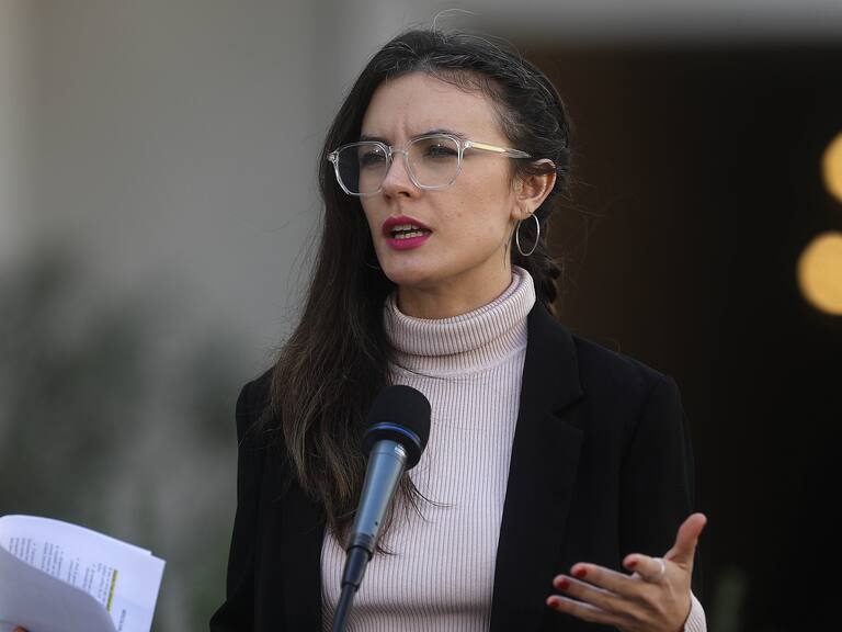 16 de Mayo de 2022/SANTIAGOLa Vocera de Gobierno, Camila Vallejo, emite unas palabras sobre la contingencia nacional en el Palacio de La Moneda.
FOTO:CRISTOBAL ESCOBAR/AGENCIAUNO