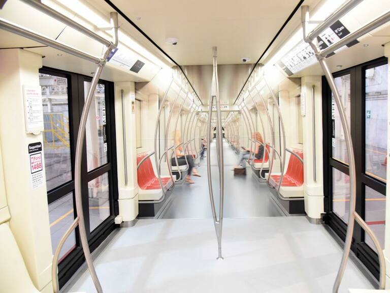 ¿Perdiste algo en las vías del Metro de Santiago? Así puedes recuperarlo