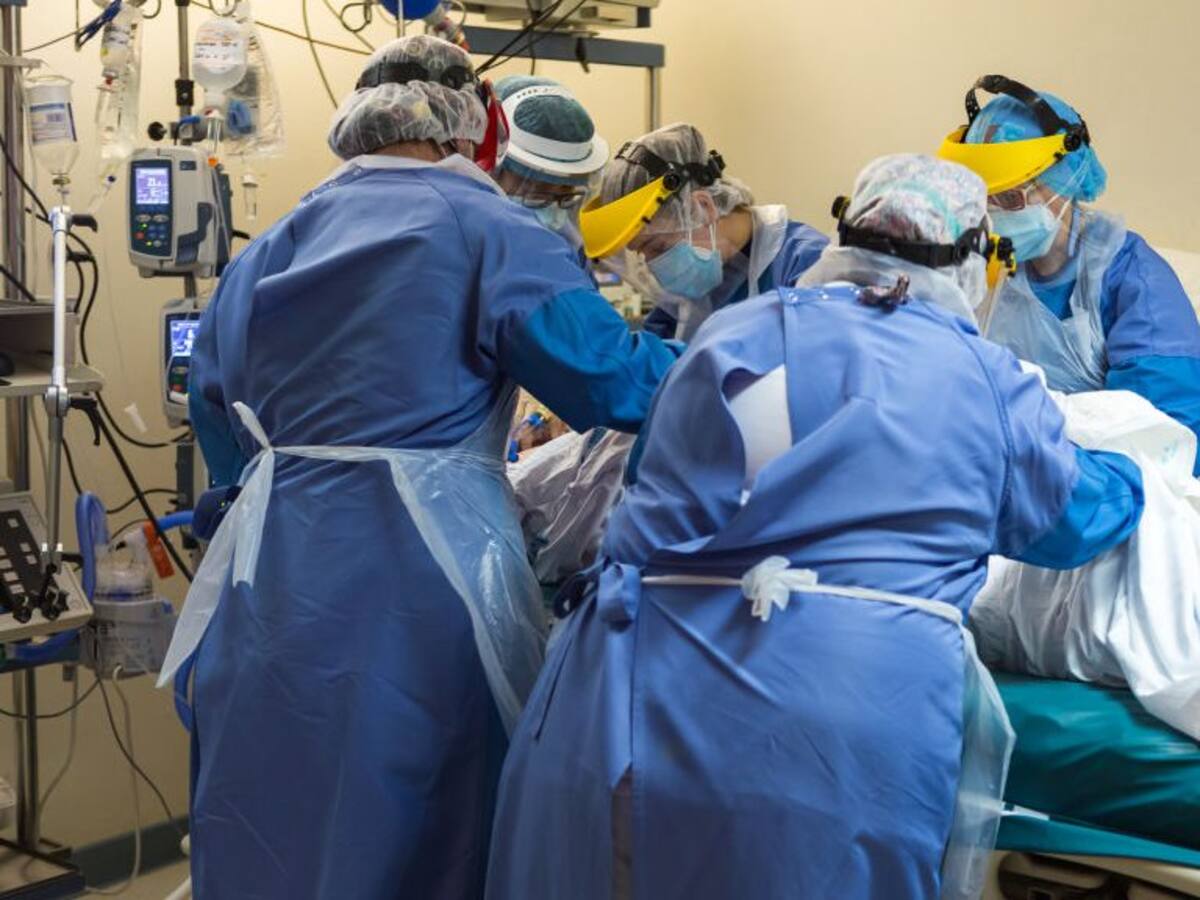 España confirmó el número más bajo de fallecidos diarios desde mediados de marzo