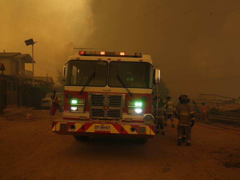 "Se da por superada la emergencia": el emotivo mensaje del Cuerpo de Bomberos de Viña del Mar tras cinco días de combate de los incendios forestales