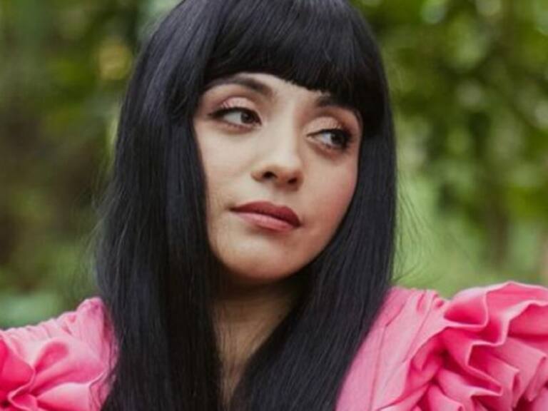 Mon Laferte emociona con versión orquestada de "Se va la vida": Escribí para las compañeras de la cárcel de Valparaíso