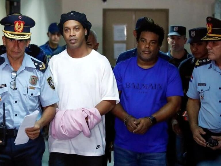 Ronaldinho en la cárcel: Asiste a talleres de carpintería y come asado a diario