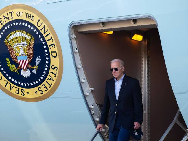 Joe Biden arribando a EEUU tras su viaje a la isla de Hawái en ruta por Asia