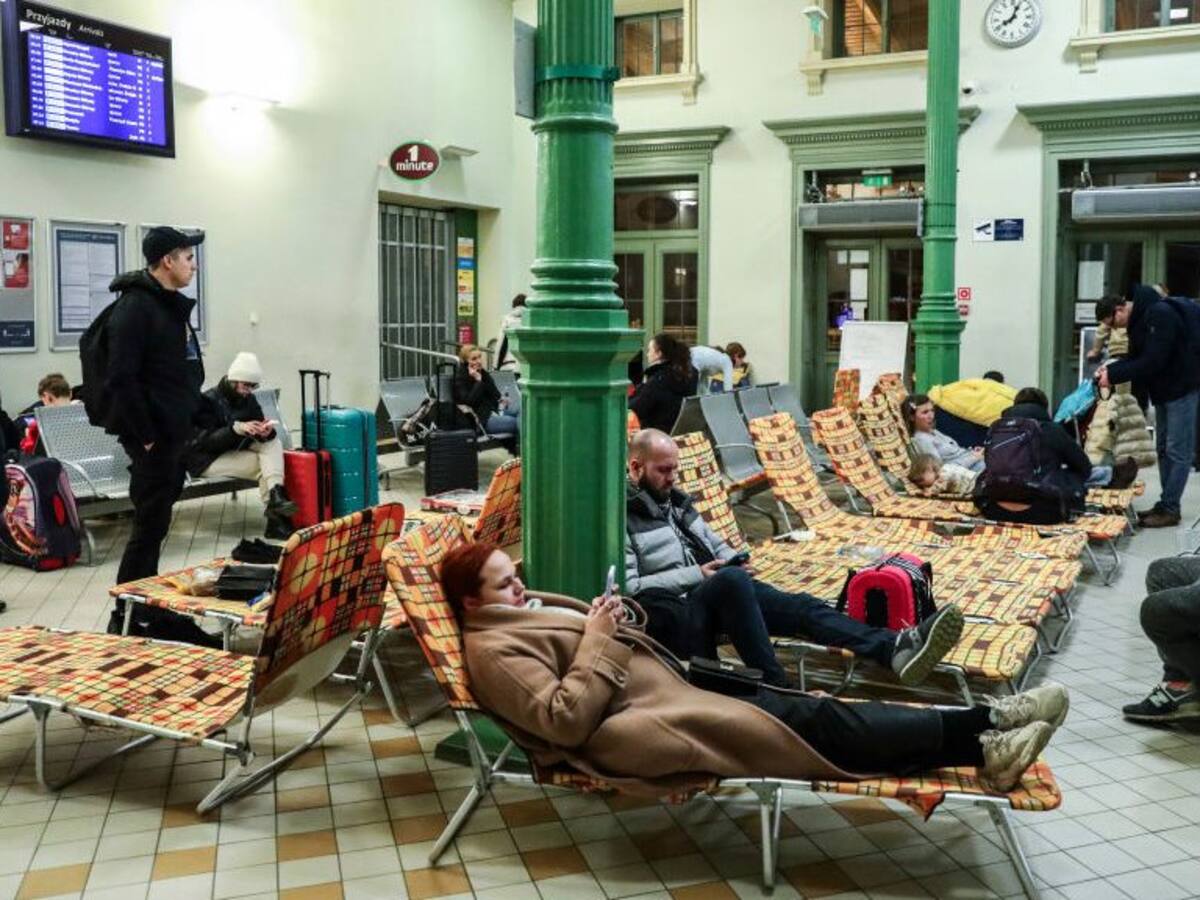 Ciudadano chileno en Kiev: «Estamos resguardados en una estación de metro, la situación está muy compleja»