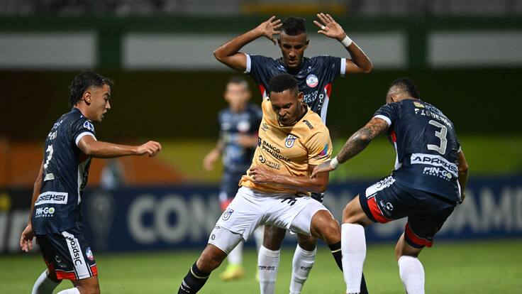 Universidad Católica de Ecuador se despega de La Calera en Copa Sudamericana