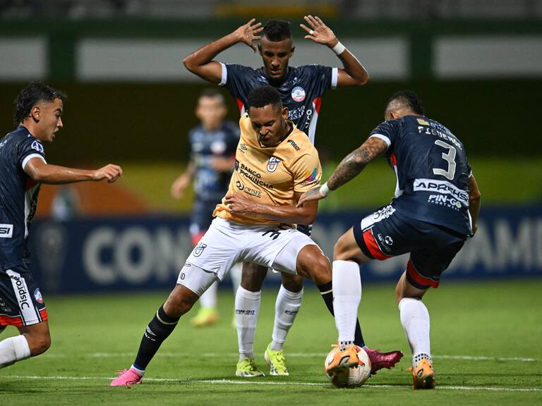 Universidad Católica de Ecuador se despega de La Calera en Copa Sudamericana