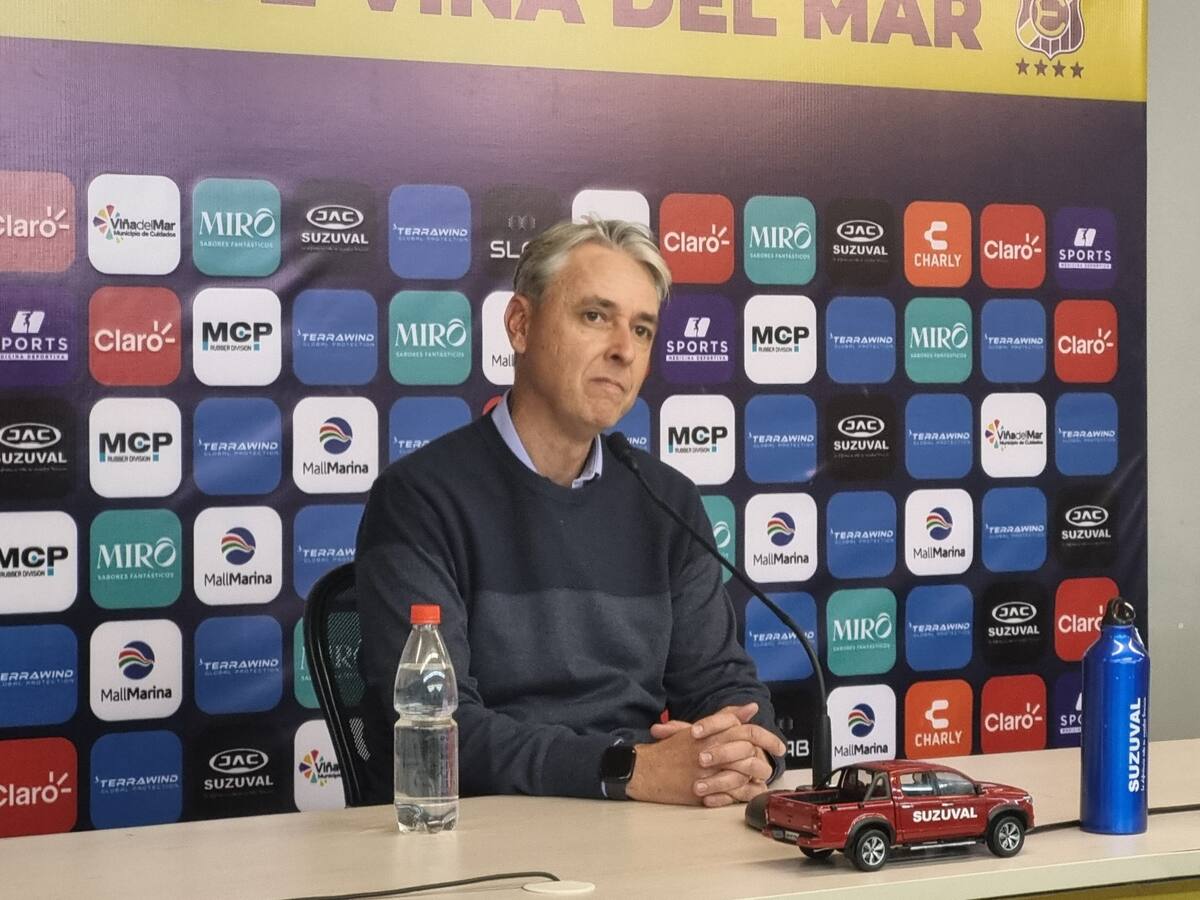 Por la boca muere el pez: Tiago Nunes es denunciado por el árbitro tras reconocer que quiso provocar la expulsión de un jugador de Everton