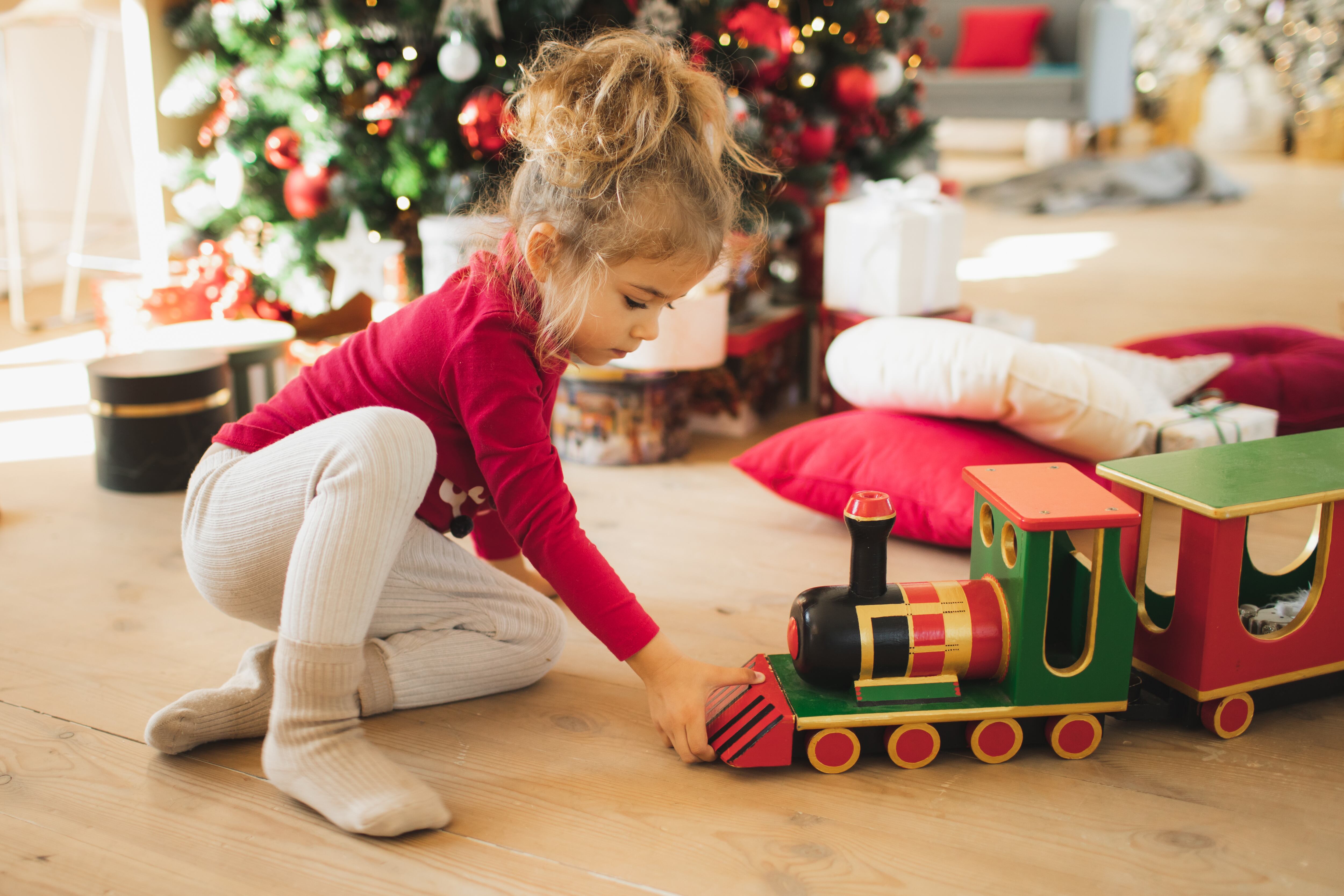 Qué tipo de juguetes navideños pueden ser peligrosos para los niños: estos son los más comunes