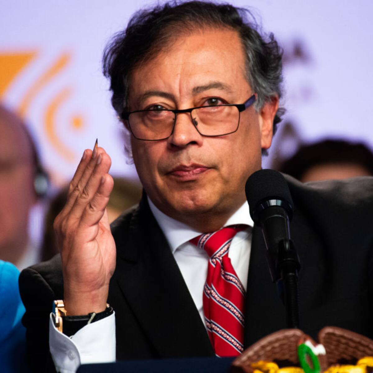 Gustavo Petro ordena bombardear a disidencias de las FARC en Colombia