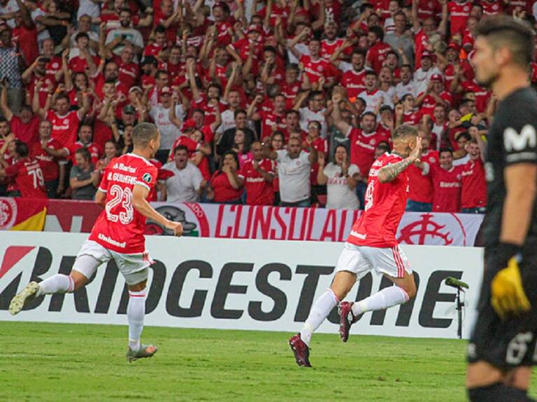 Internacional de Porto Alegre goleó a Universidad Católica en su debut en Copa Libertadores
