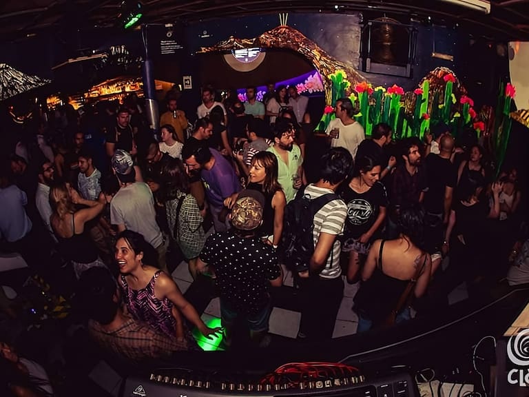 Tras 25 años de historia: emblemático bar de Santiago informa cierre de puertas definitivo