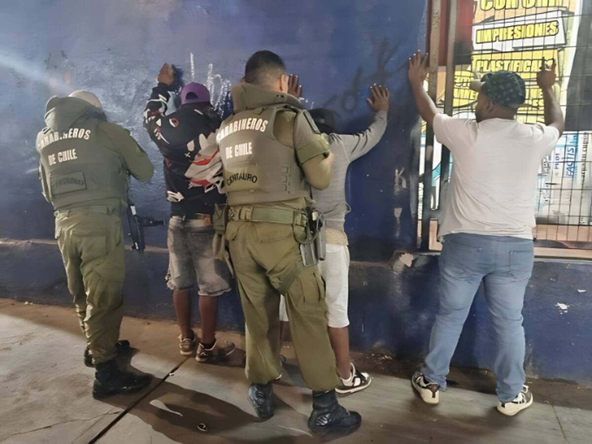 Mujer los seducía para después extorsionarlos: PDI desbarata banda que secuestraba turistas en el Barrio Bellavista de Santiago